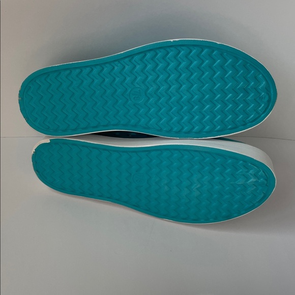 NWOT CRANE Women’s Blue Perforated Slip-On Shoes.  Size 7/8 - Picture 5 of 7